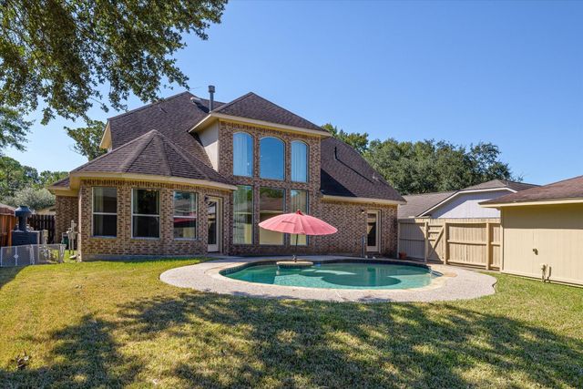 15811 Crestbrook Drive, Houston, TX 77059