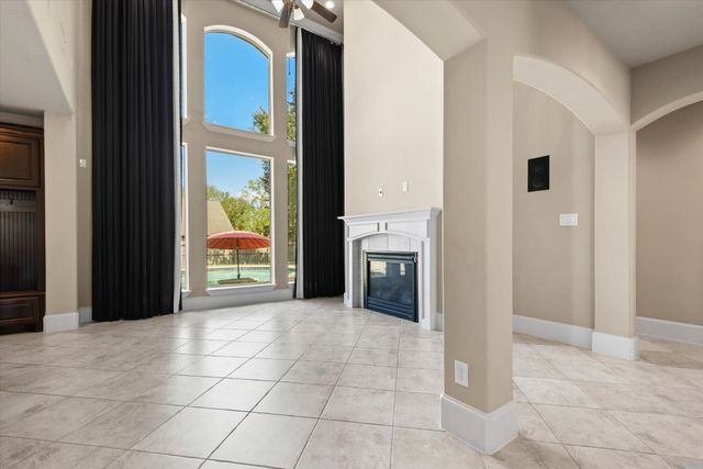 15811 Crestbrook Drive, Houston, TX 77059