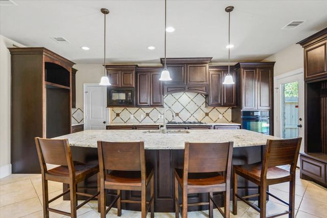 15811 Crestbrook Drive, Houston, TX 77059
