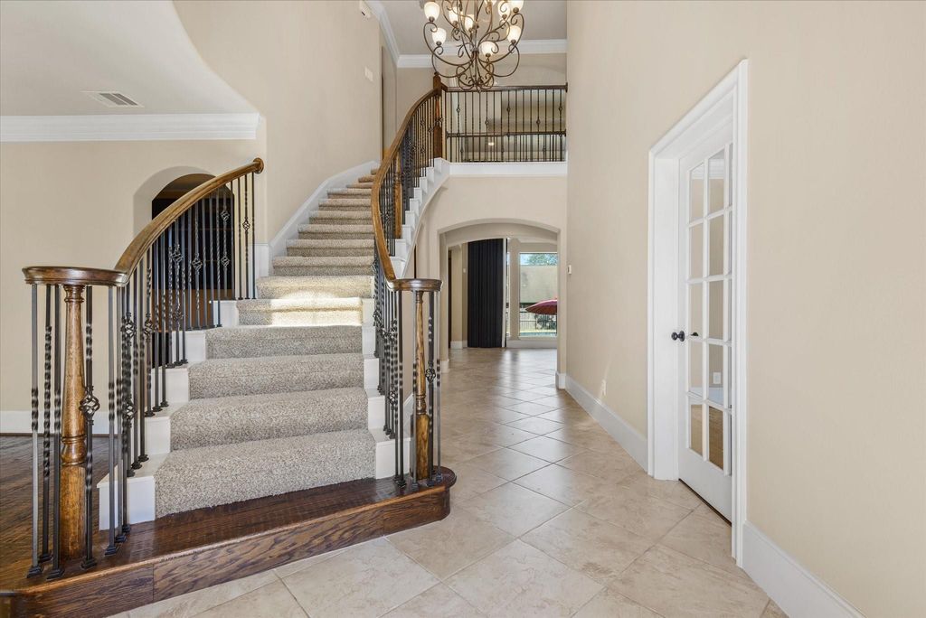 15811 Crestbrook Drive, Houston, TX 77059