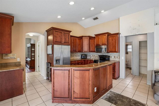 2302 TOWERING OAKS CIRCLE, Seffner, FL 33584