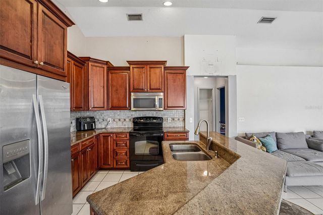 2302 TOWERING OAKS CIRCLE, Seffner, FL 33584