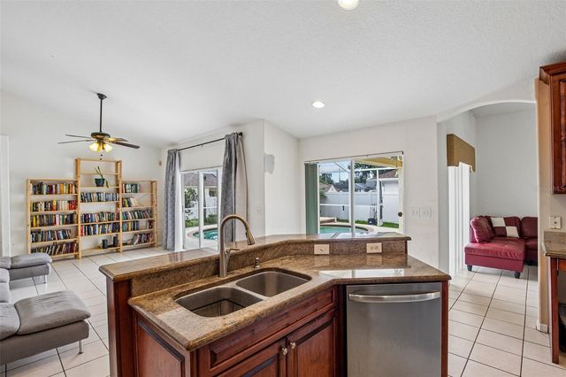 2302 TOWERING OAKS CIRCLE, Seffner, FL 33584