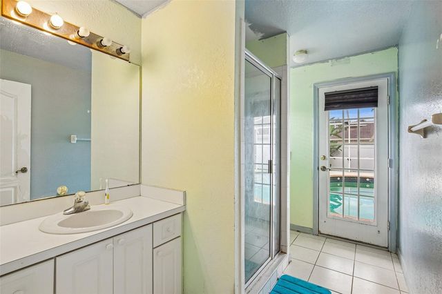 2302 TOWERING OAKS CIRCLE, Seffner, FL 33584
