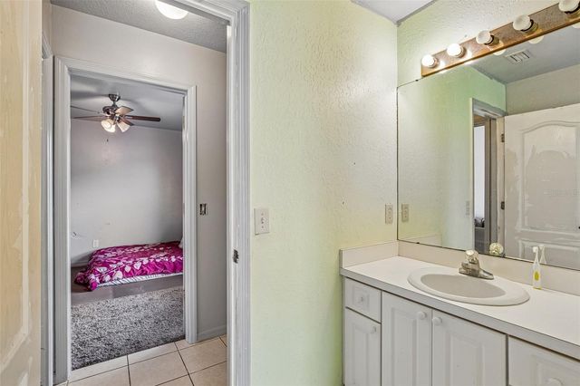 2302 TOWERING OAKS CIRCLE, Seffner, FL 33584