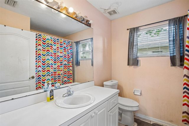 2302 TOWERING OAKS CIRCLE, Seffner, FL 33584