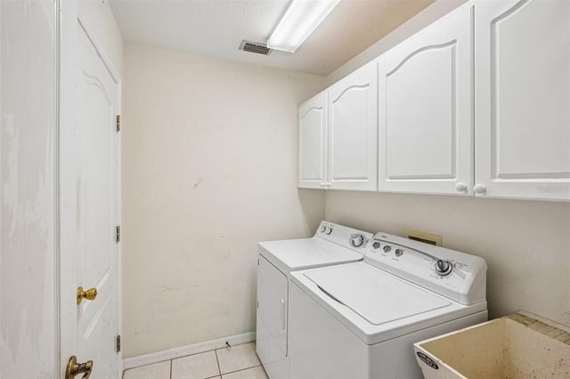 2302 TOWERING OAKS CIRCLE, Seffner, FL 33584