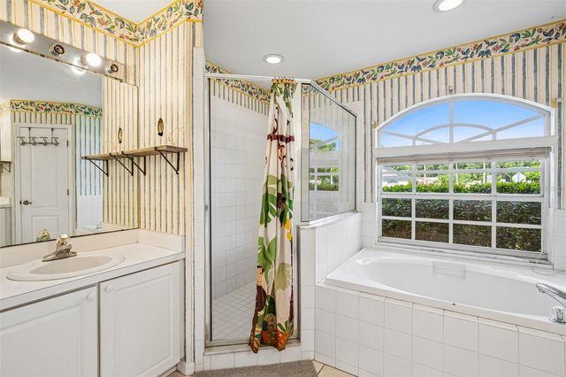 2302 TOWERING OAKS CIRCLE, Seffner, FL 33584