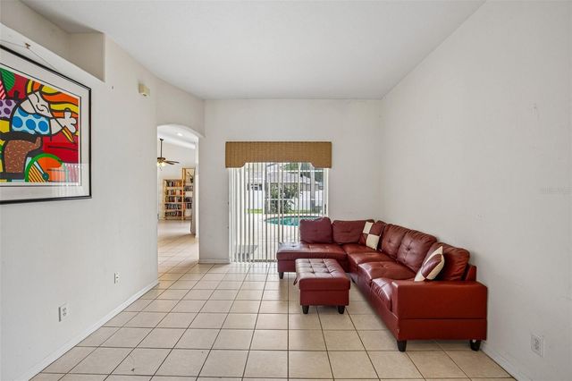 2302 TOWERING OAKS CIRCLE, Seffner, FL 33584
