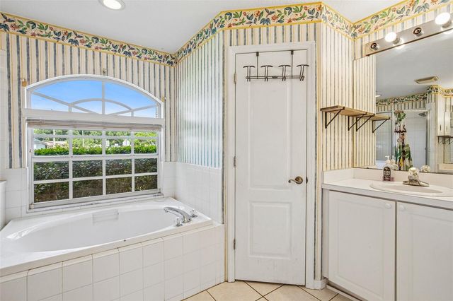 2302 TOWERING OAKS CIRCLE, Seffner, FL 33584