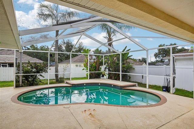 2302 TOWERING OAKS CIRCLE, Seffner, FL 33584