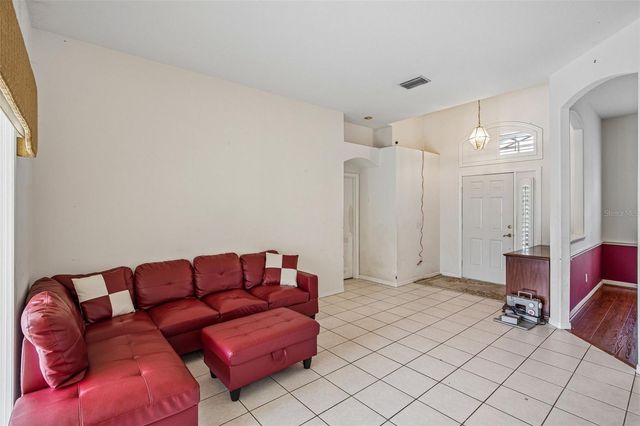 2302 TOWERING OAKS CIRCLE, Seffner, FL 33584
