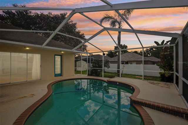 2302 TOWERING OAKS CIRCLE, Seffner, FL 33584