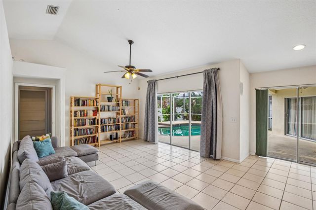 2302 TOWERING OAKS CIRCLE, Seffner, FL 33584
