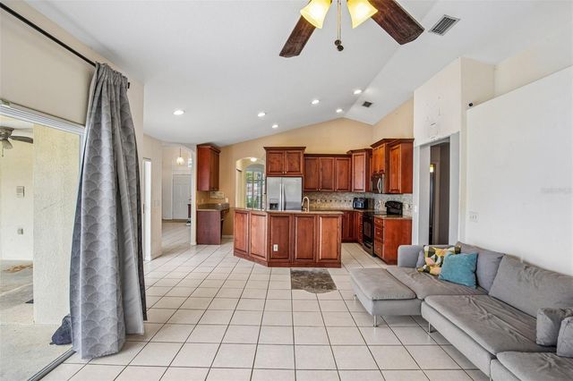 2302 TOWERING OAKS CIRCLE, Seffner, FL 33584