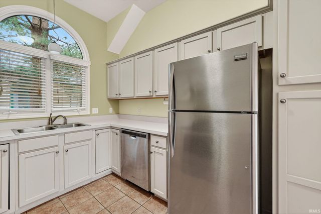 1342 Bridge Water Way, Mishawaka, IN 46545