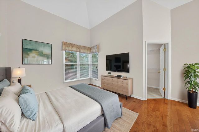 1342 Bridge Water Way, Mishawaka, IN 46545