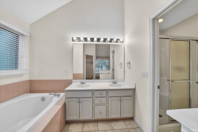 1342 Bridge Water Way, Mishawaka, IN 46545