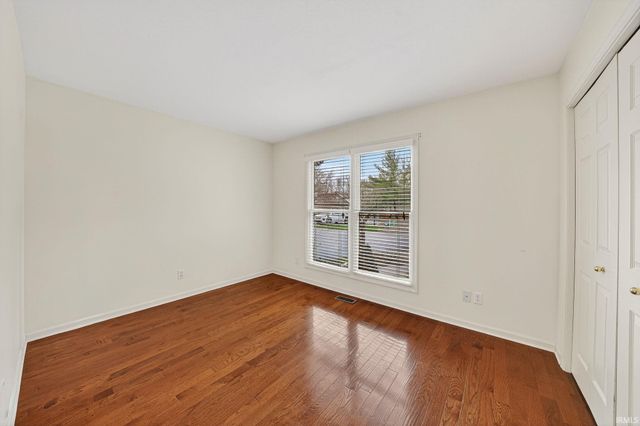 1342 Bridge Water Way, Mishawaka, IN 46545