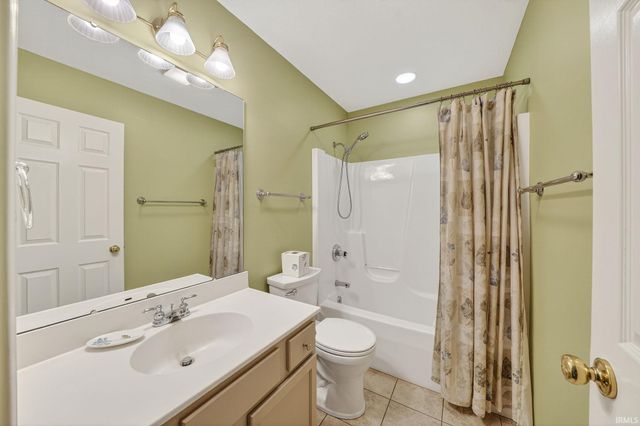 1342 Bridge Water Way, Mishawaka, IN 46545