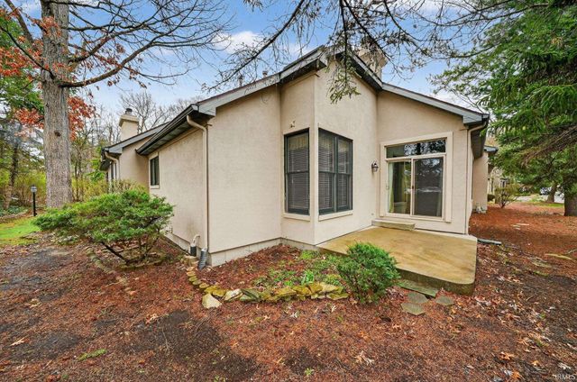 1342 Bridge Water Way, Mishawaka, IN 46545