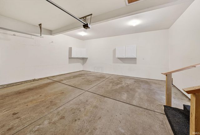 1342 Bridge Water Way, Mishawaka, IN 46545