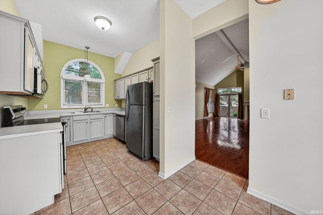 1342 Bridge Water Way, Mishawaka, IN 46545