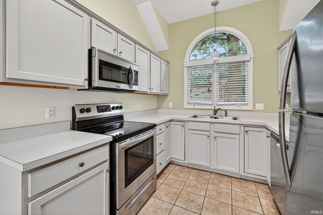 1342 Bridge Water Way, Mishawaka, IN 46545