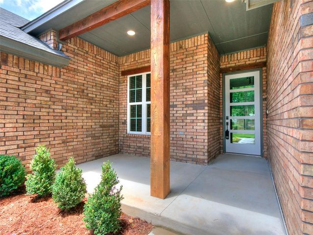 10121 St Patrick Drive, Midwest City, OK 73130