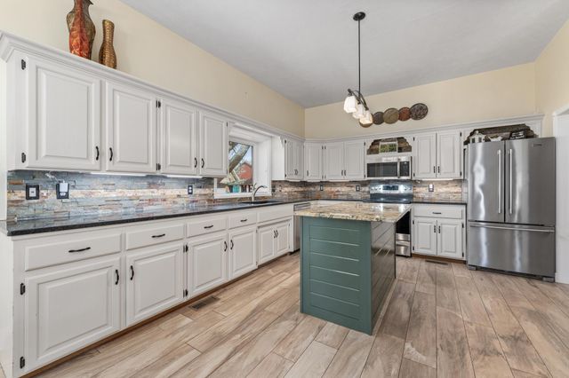 2225 N Gentry Ln, El Dorado, KS 67042