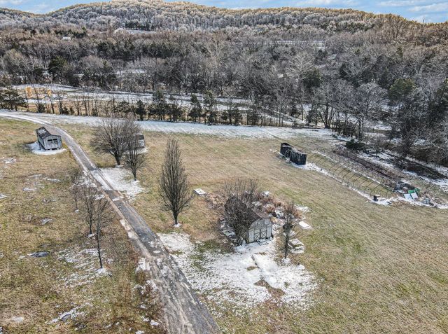 44 Opossum Hollow Rd, Gordonsville, TN 38563