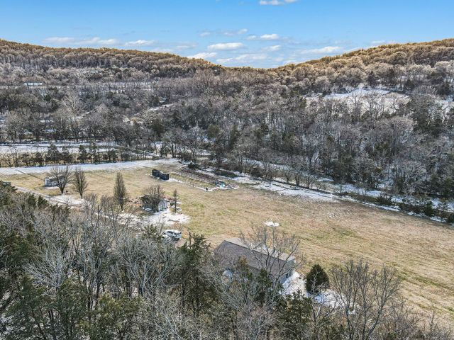 44 Opossum Hollow Rd, Gordonsville, TN 38563
