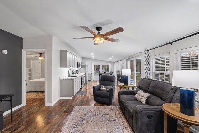 44 Opossum Hollow Rd, Gordonsville, TN 38563