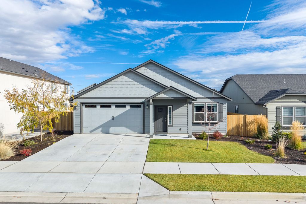 3350 NW 9th Lane, Redmond, OR 97756