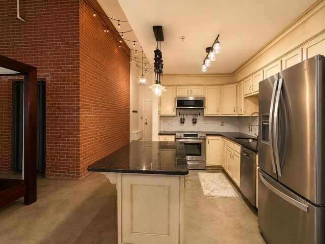 172 Middle St 206, Lowell, MA 01852