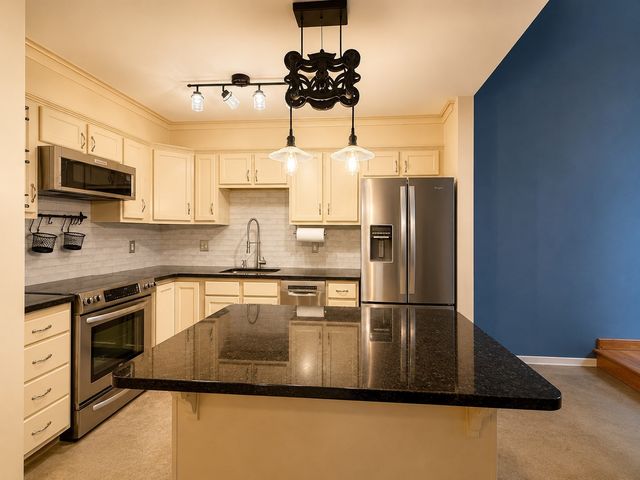 172 Middle St 206, Lowell, MA 01852