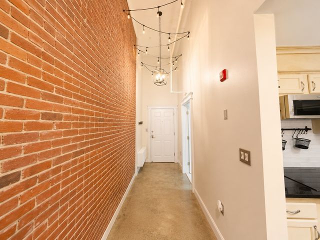 172 Middle St 206, Lowell, MA 01852