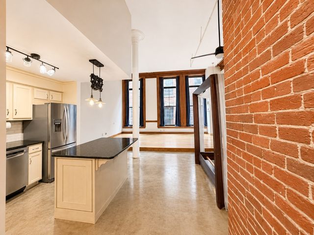 172 Middle St 206, Lowell, MA 01852
