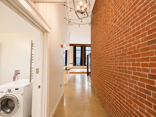 172 Middle St 206, Lowell, MA 01852