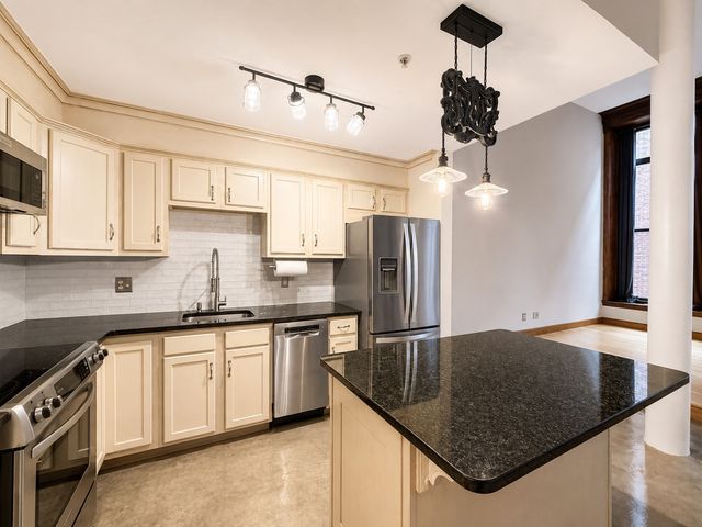 172 Middle St 206, Lowell, MA 01852