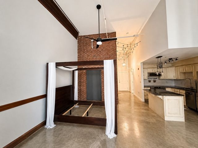 172 Middle St 206, Lowell, MA 01852