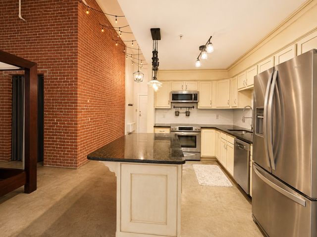 172 Middle St 206, Lowell, MA 01852