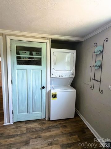 68 Doc Stokes Drive, Taylorsville, NC 28681