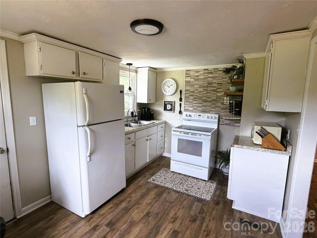 68 Doc Stokes Drive, Taylorsville, NC 28681