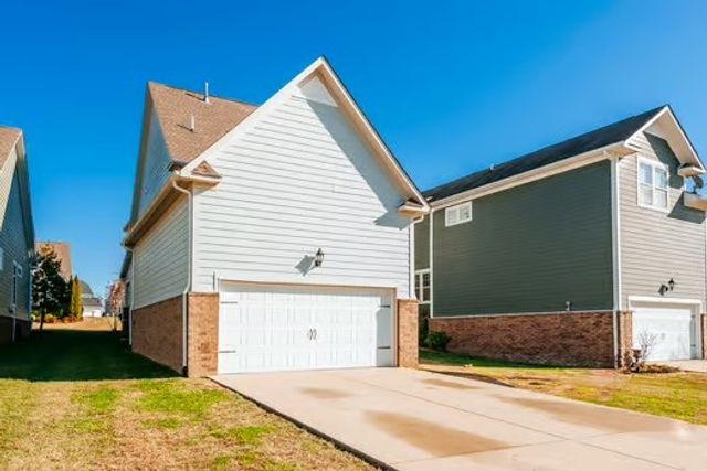 2792 Americus Dr, Thompsons Station, TN 37179