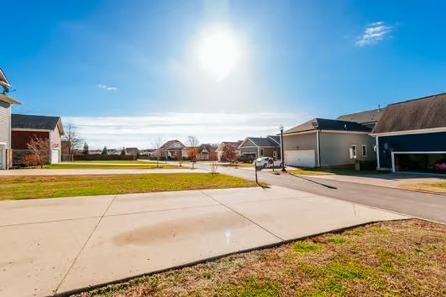 2792 Americus Dr, Thompsons Station, TN 37179