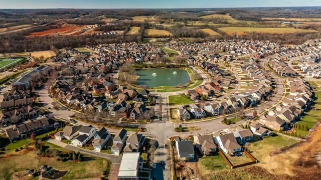 2792 Americus Dr, Thompsons Station, TN 37179