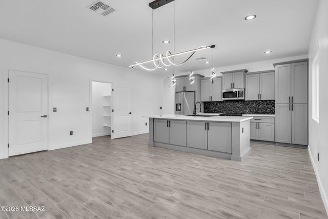 7853 S Cardinal Avenue, Tucson, AZ 85746