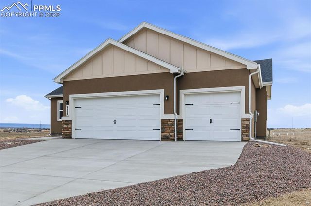 995 E Kirkwood Drive, Pueblo, CO 81007
