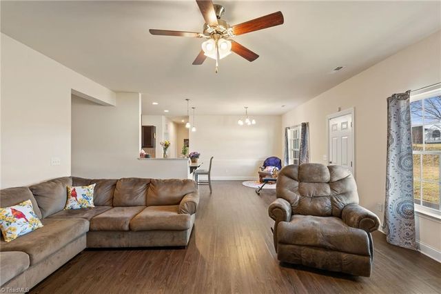 1378 Land Grove Drive, Kernersville, NC 27284